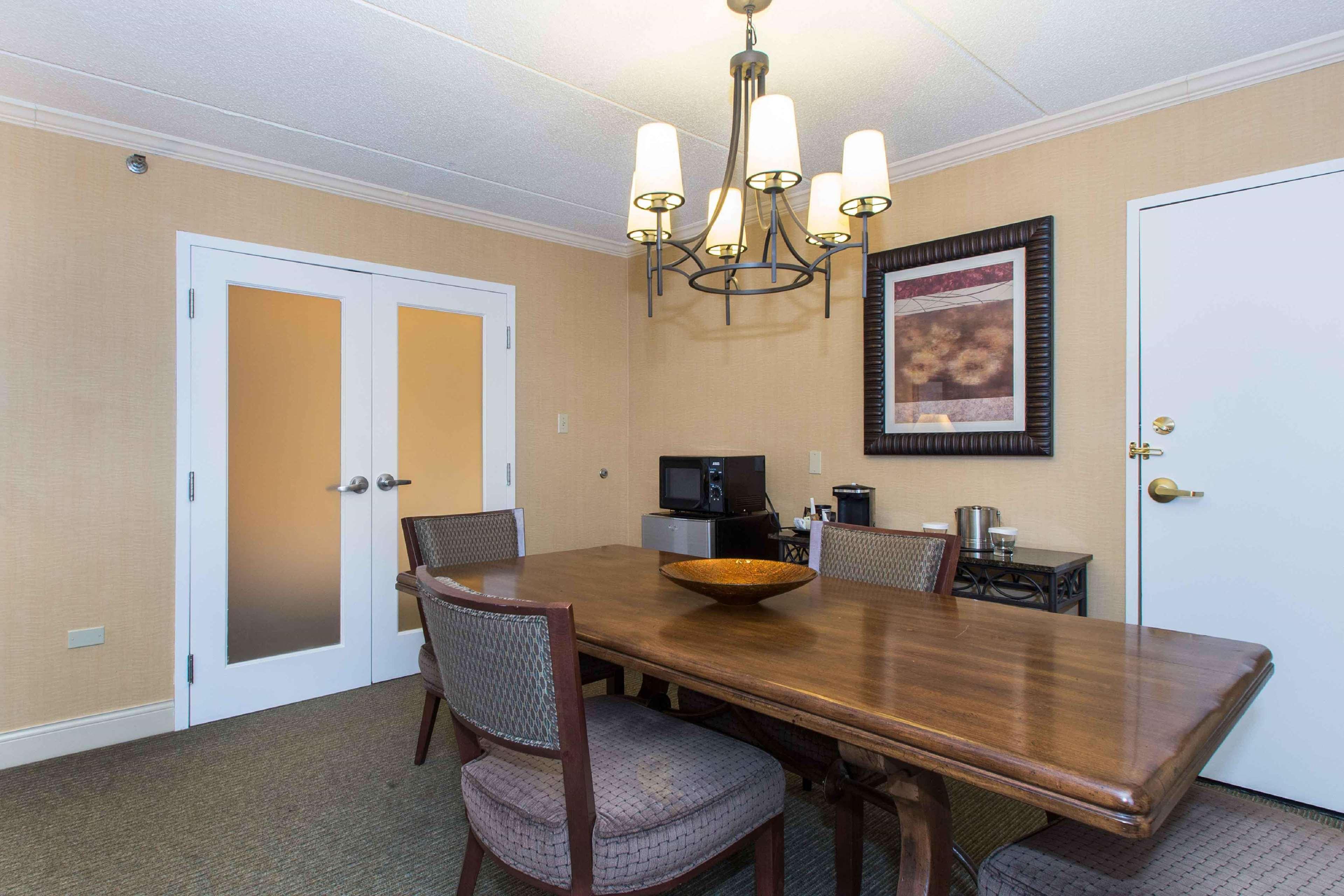 Doubletree By Hilton Cleveland East Beachwood Extérieur photo