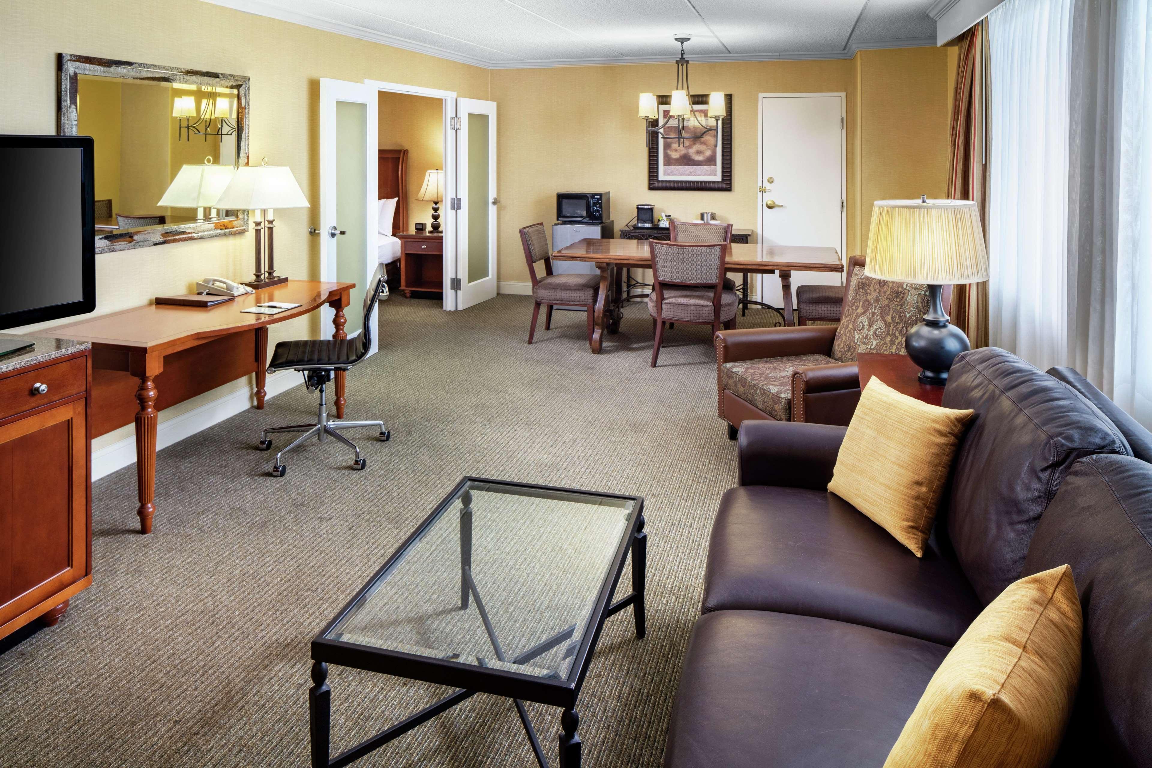 Doubletree By Hilton Cleveland East Beachwood Extérieur photo