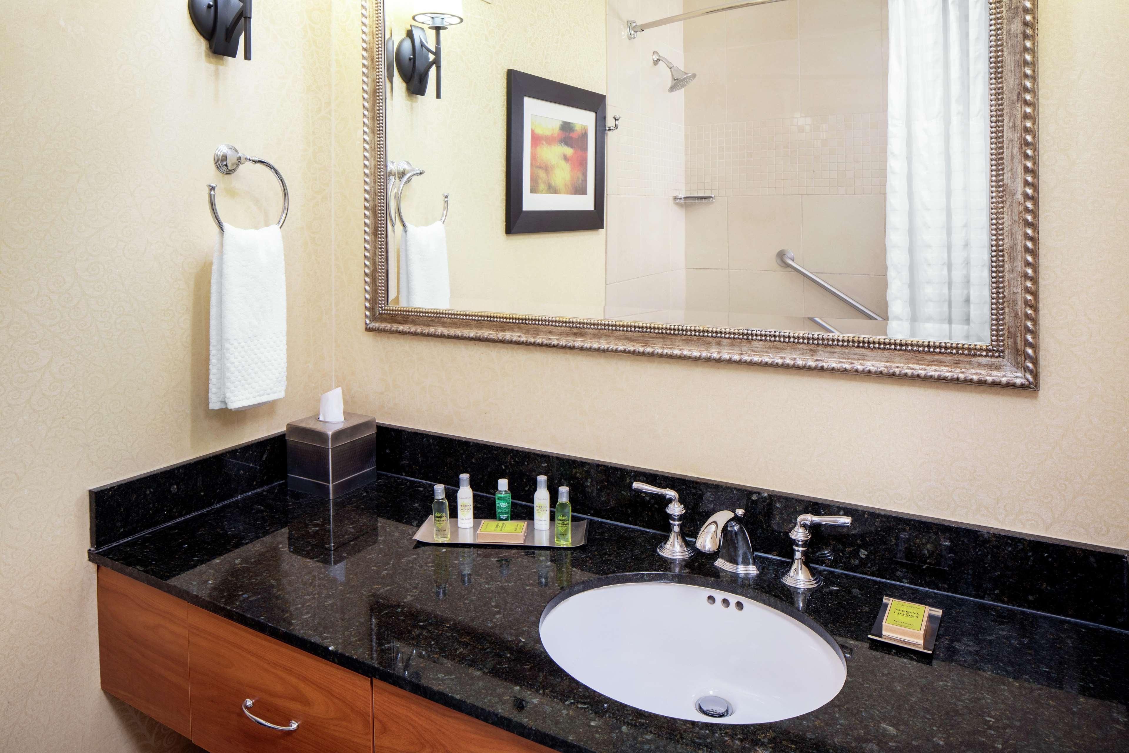 Doubletree By Hilton Cleveland East Beachwood Extérieur photo
