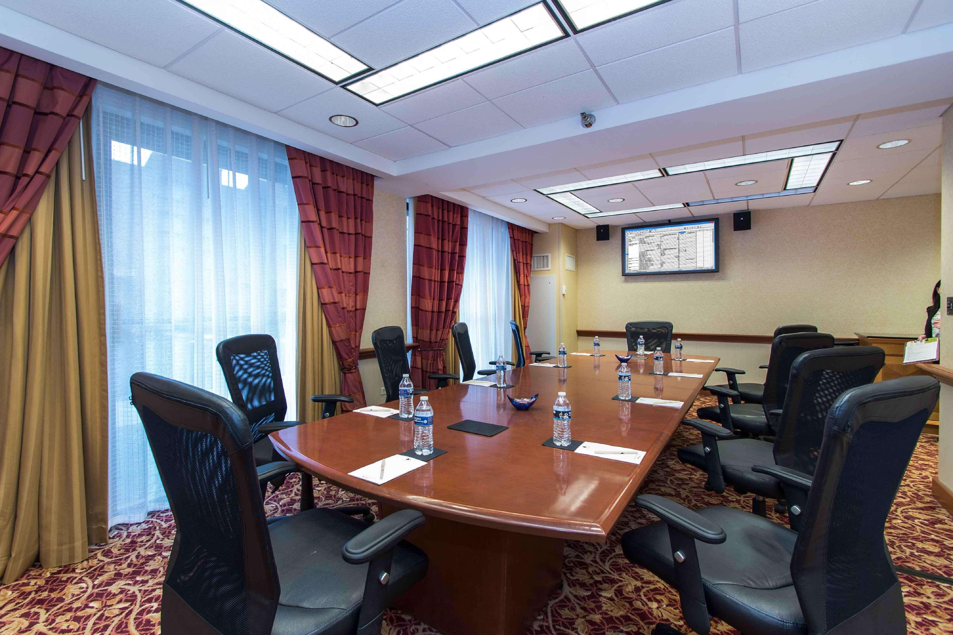 Doubletree By Hilton Cleveland East Beachwood Extérieur photo
