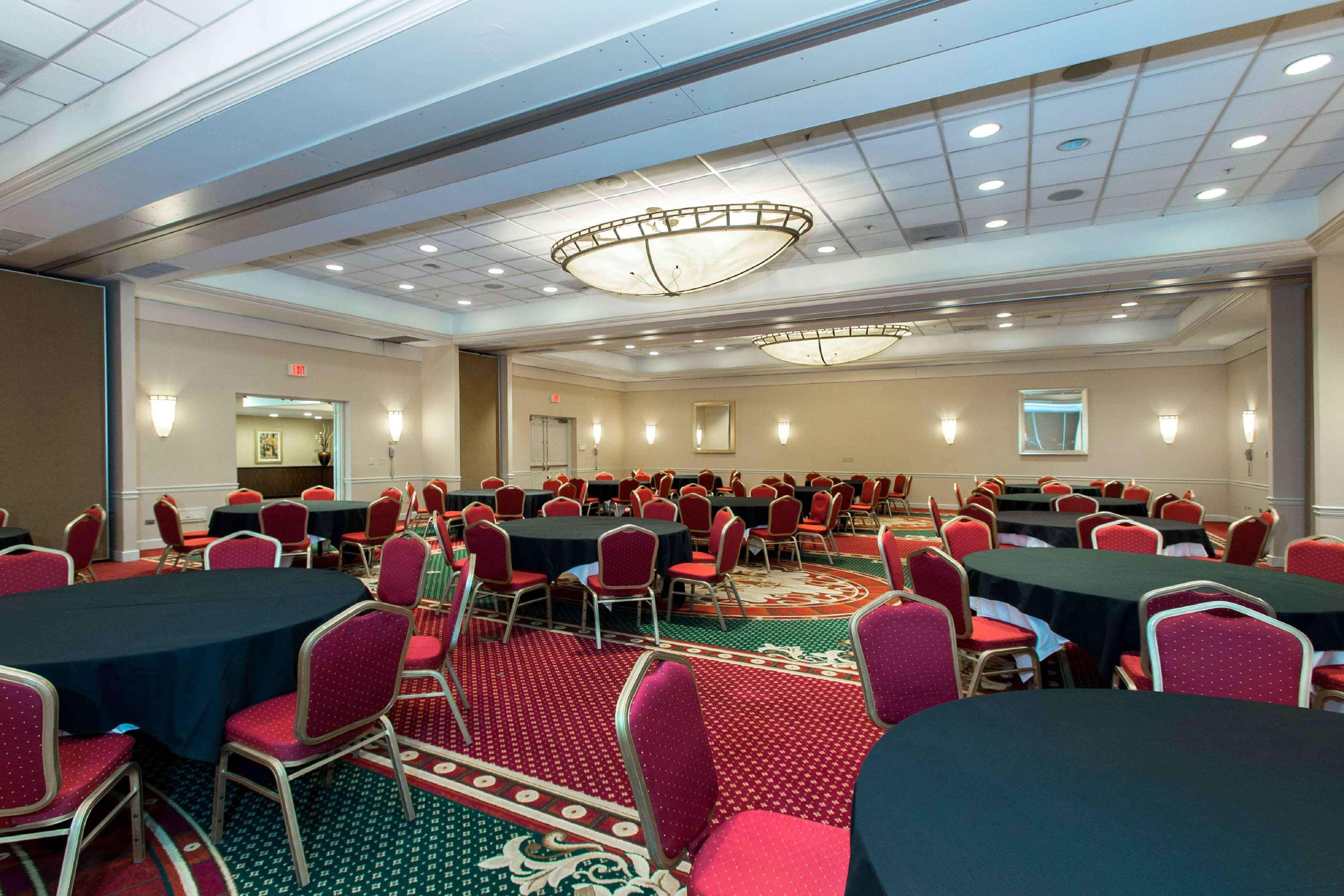 Doubletree By Hilton Cleveland East Beachwood Extérieur photo