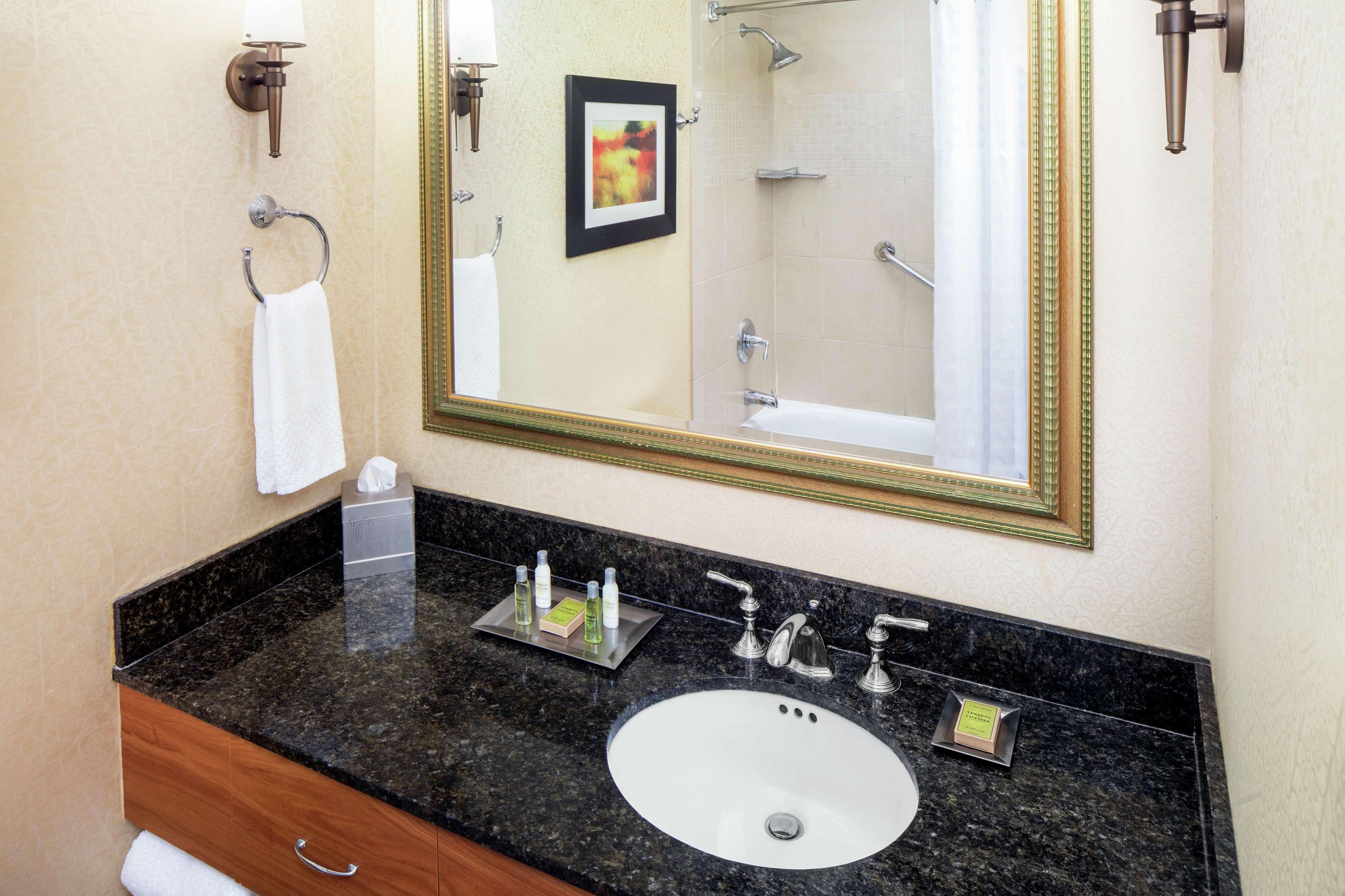 Doubletree By Hilton Cleveland East Beachwood Extérieur photo