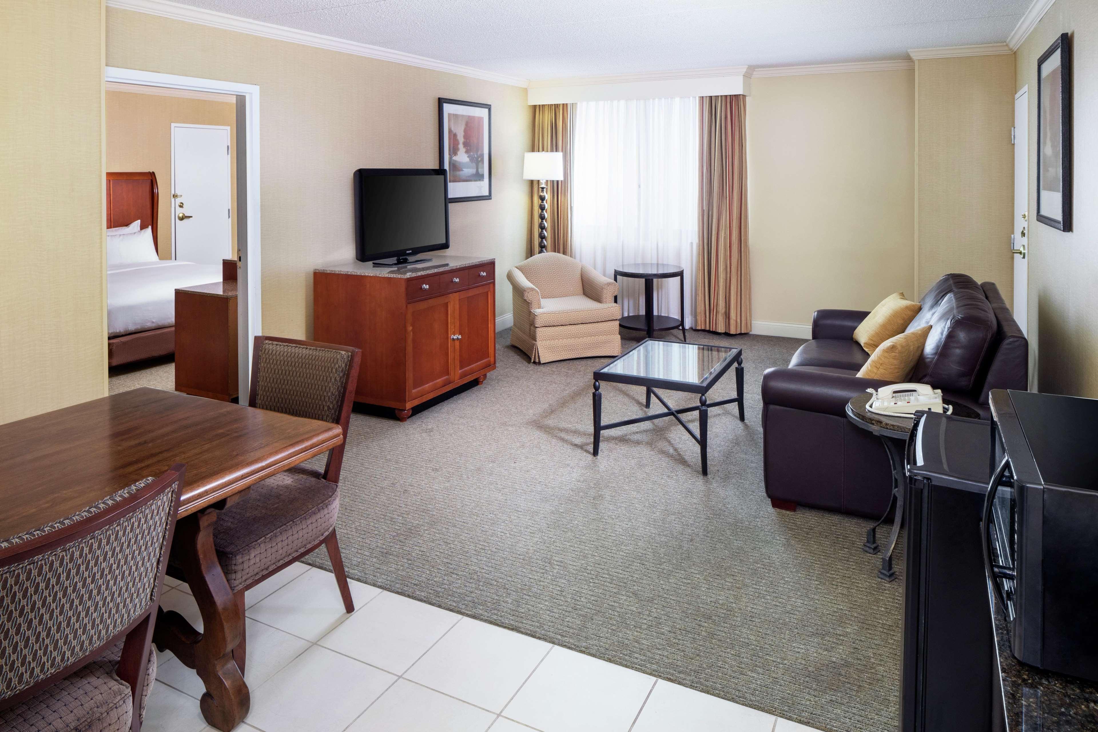 Doubletree By Hilton Cleveland East Beachwood Extérieur photo