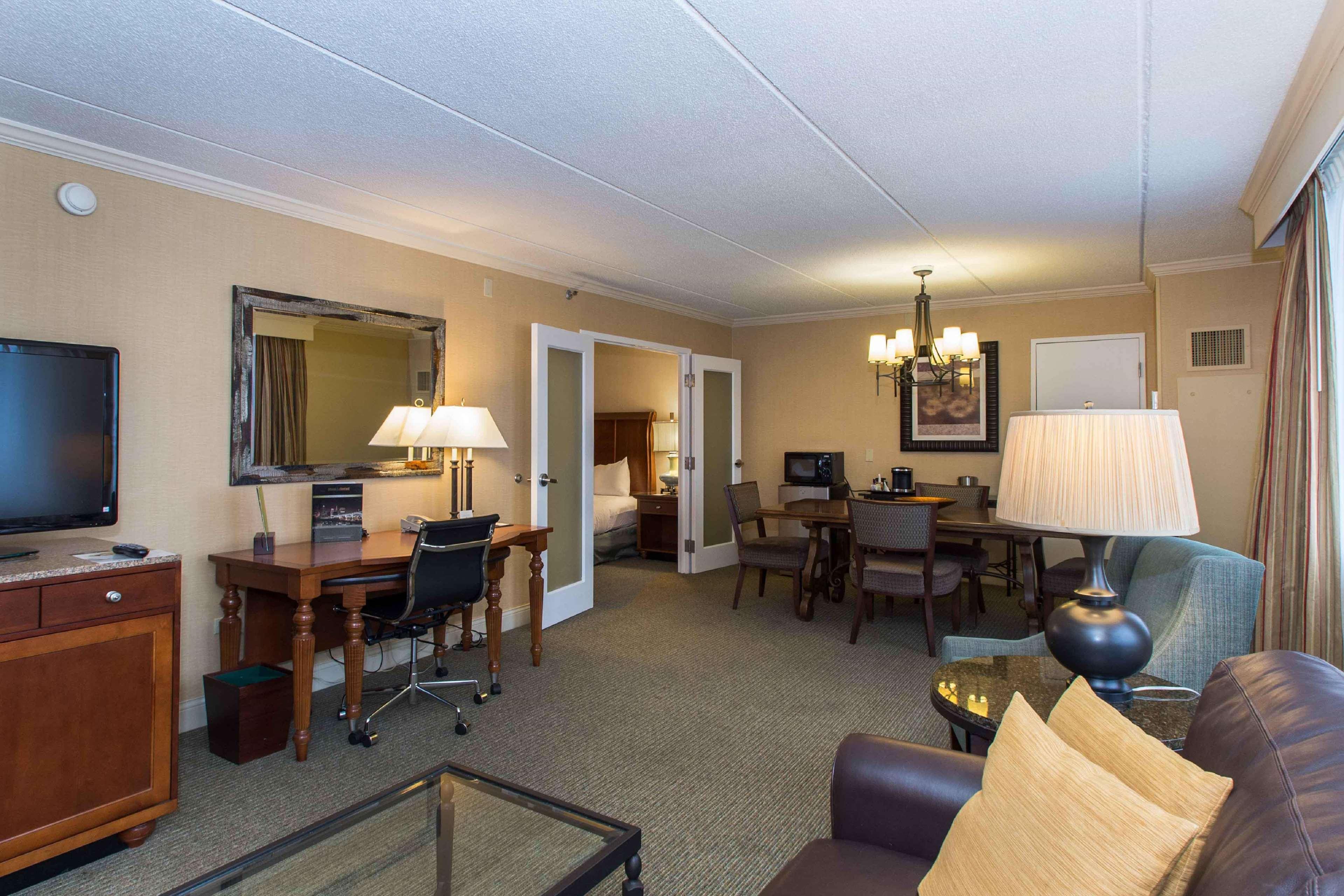 Doubletree By Hilton Cleveland East Beachwood Extérieur photo