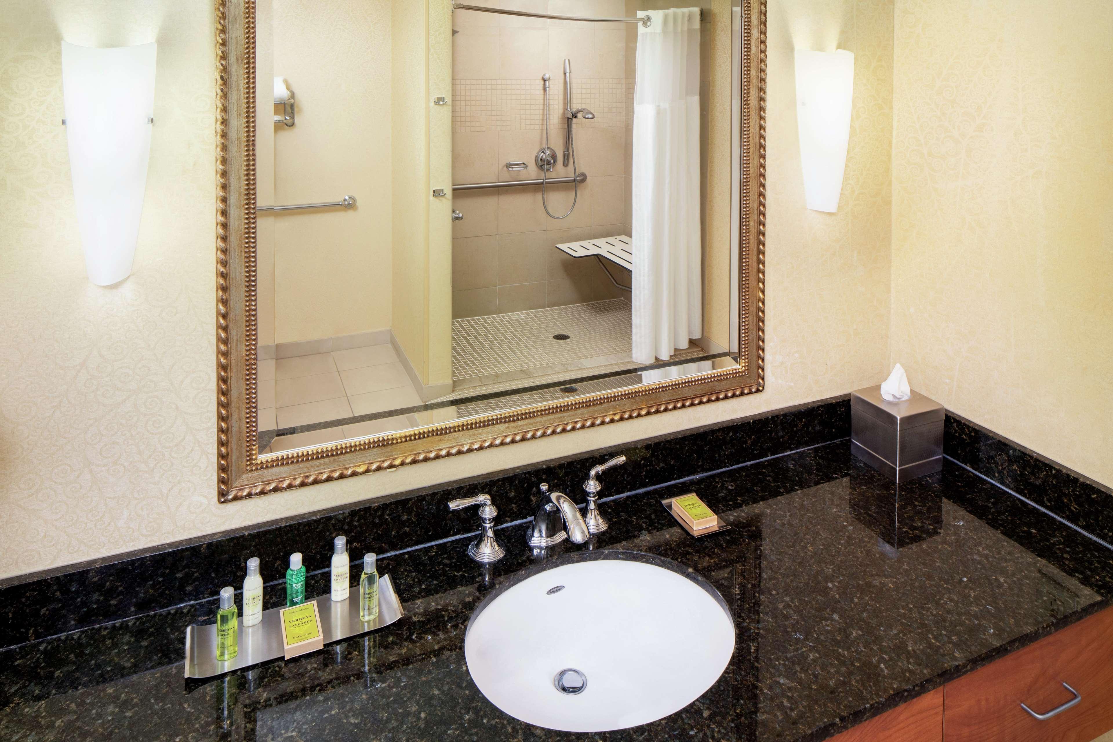 Doubletree By Hilton Cleveland East Beachwood Extérieur photo