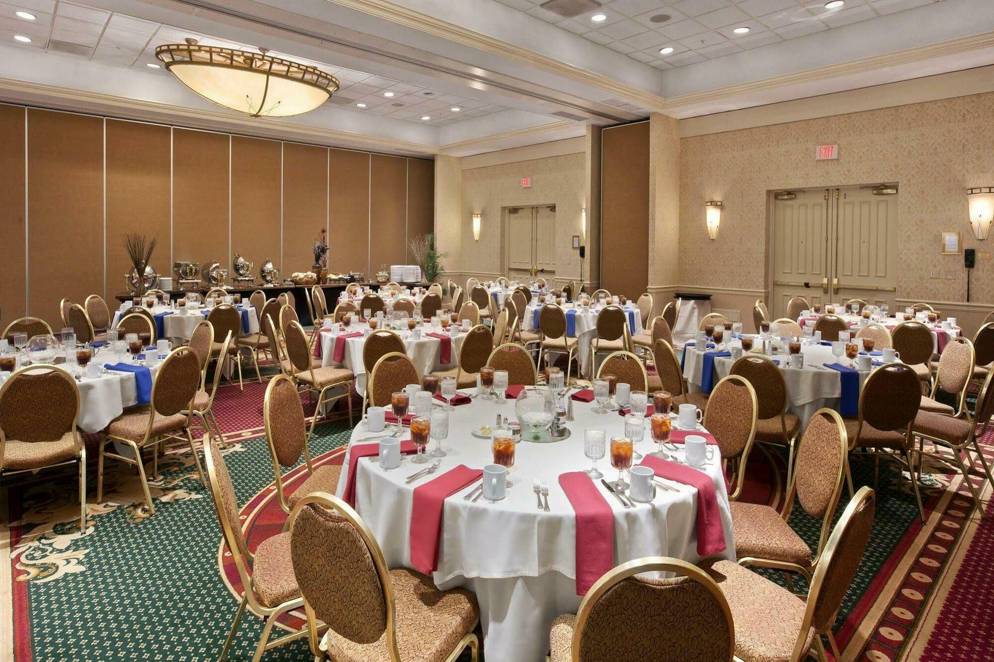 Doubletree By Hilton Cleveland East Beachwood Restaurant photo